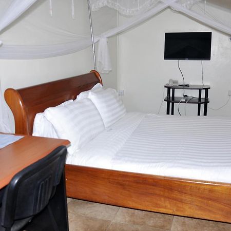 Sandton Hotel Kasese Eksteriør bilde